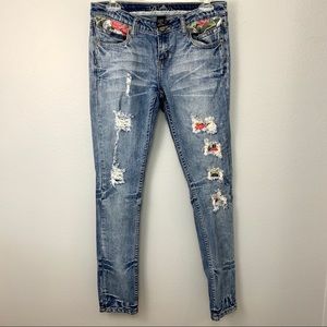 💋 Premiere Distressed Jeans